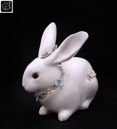 ［新品］リヤドロ LLADRO 花飾りの白ウサギ(4) 6100 陶器人形 置物エンタメ/ホビー