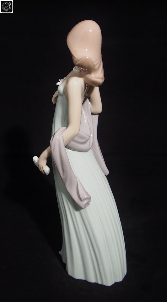 LLADRO リヤドロ Lladro Moon Girl Figurine 01018048-www