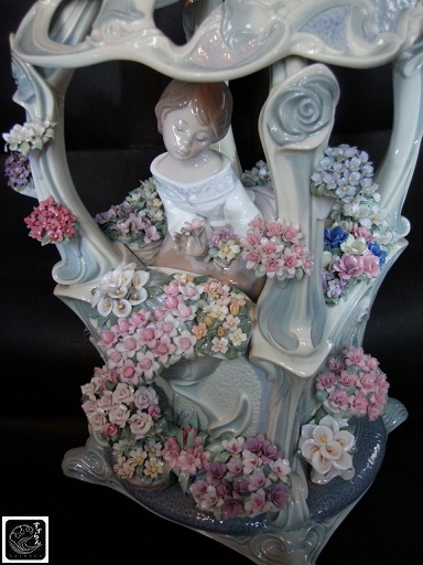 リヤドロ・お花に囲まれて・絶版・2000体限定品 1865